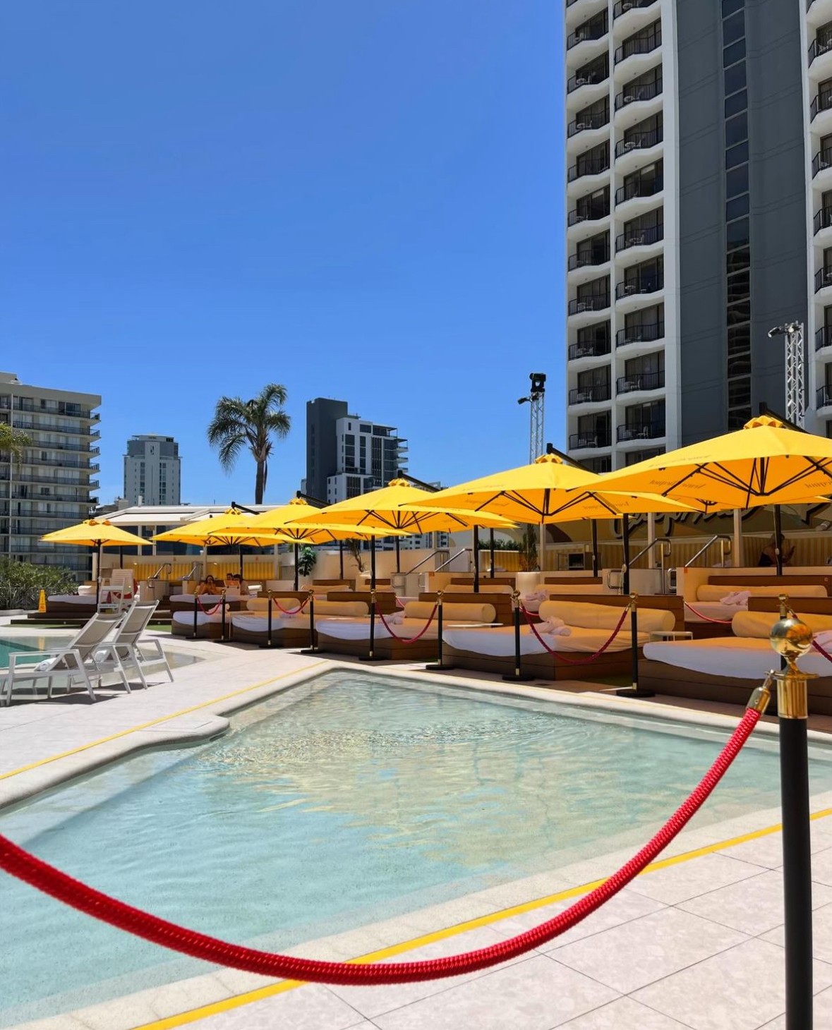 Cantilever Umbrella: Square Canopy