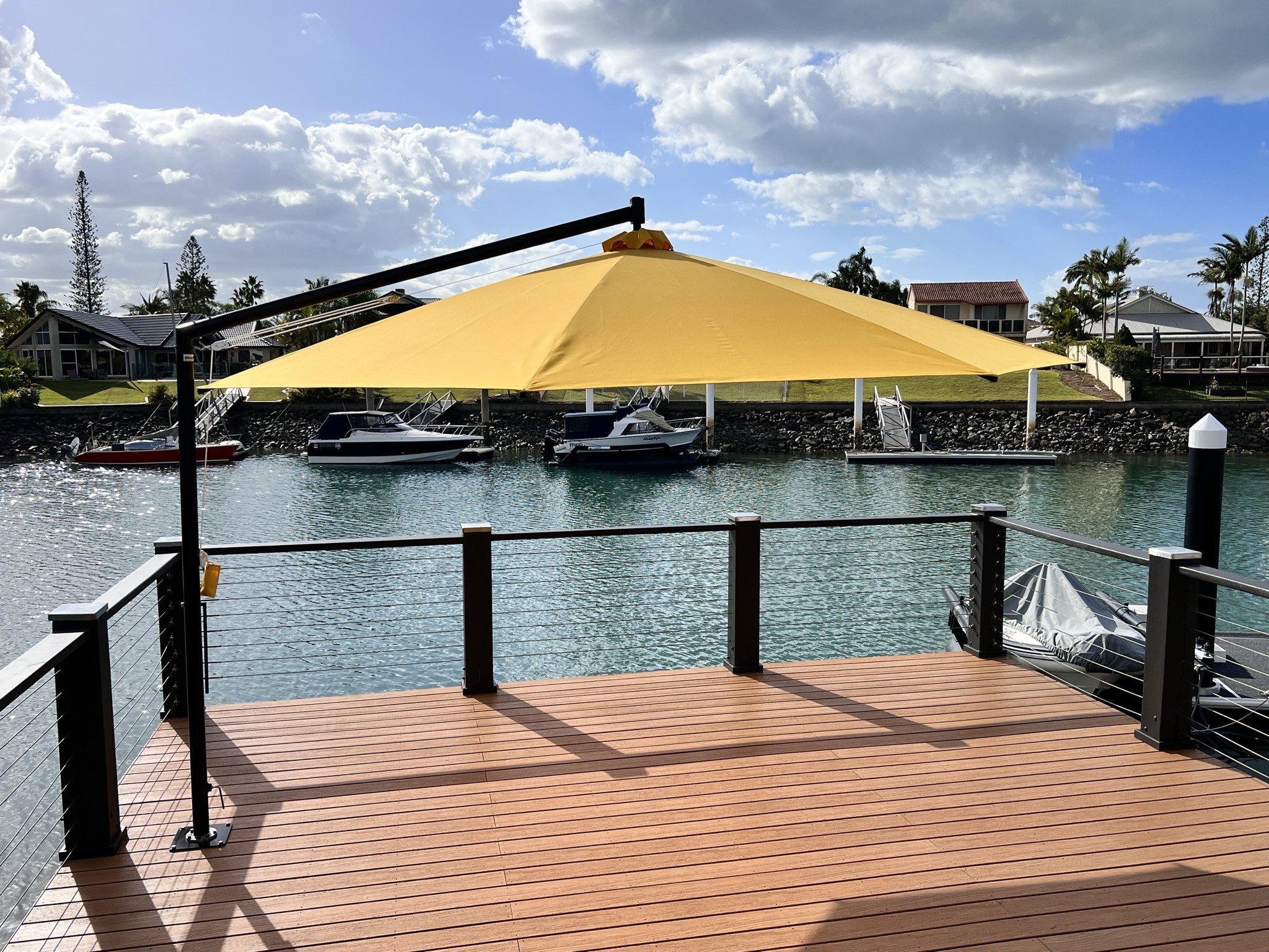 Cantilever Umbrella: Octagonal Canopy