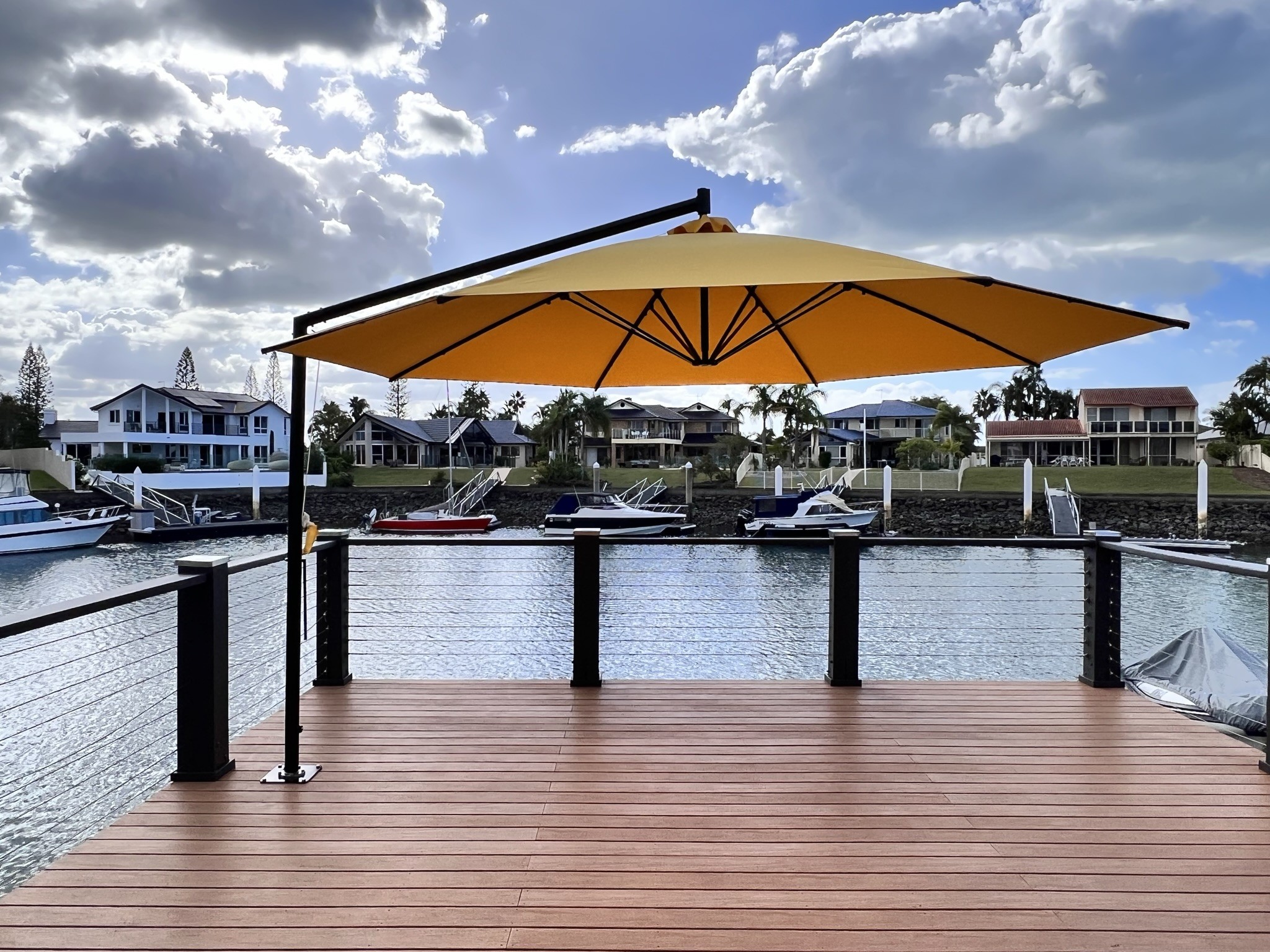 Cantilever Umbrella: Octagonal Canopy