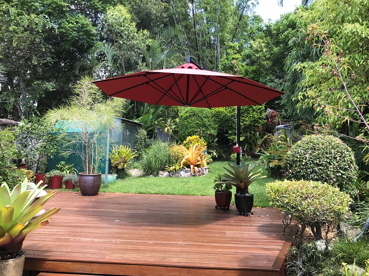 Cantilever Umbrella: Octagonal Canopy