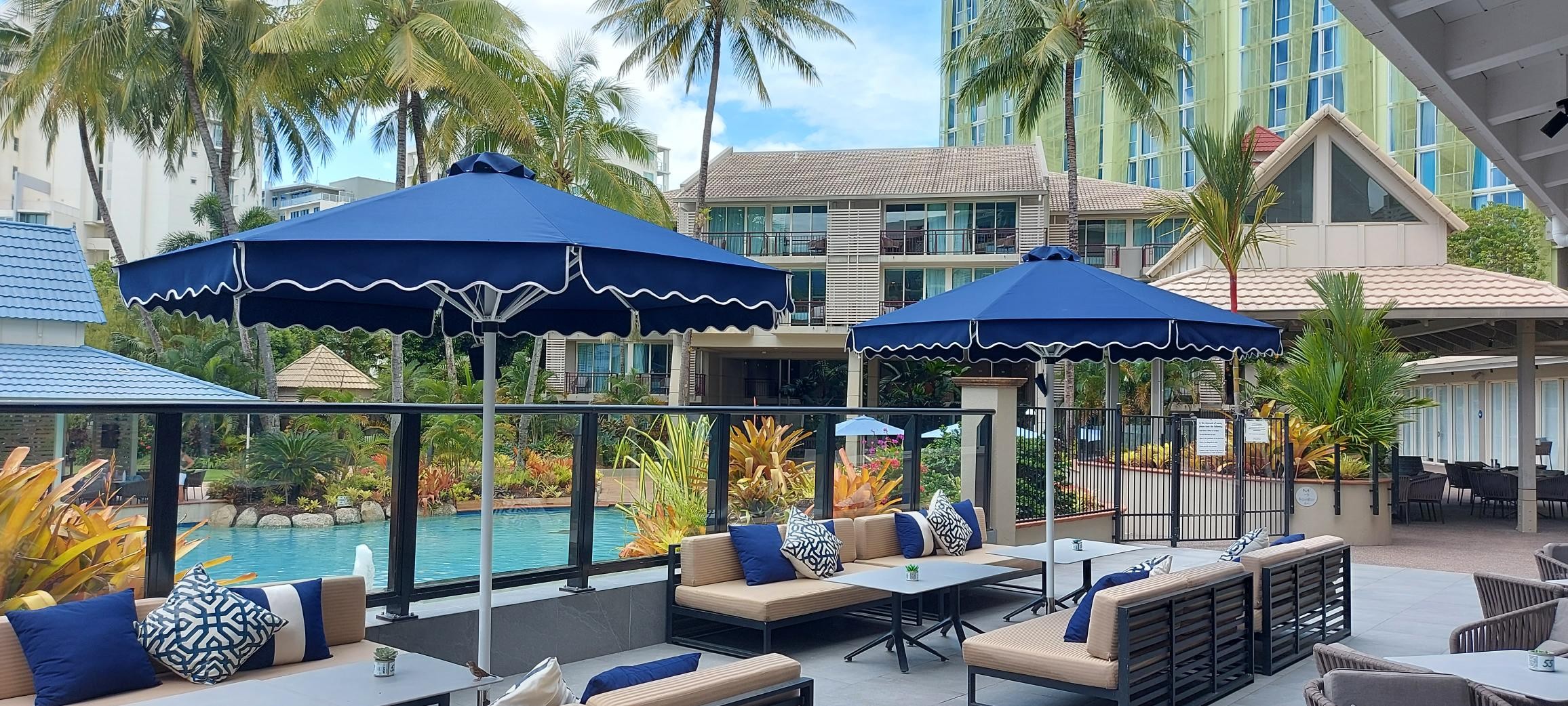 Home & Cafe Style Umbrella: Octagonal Canopy